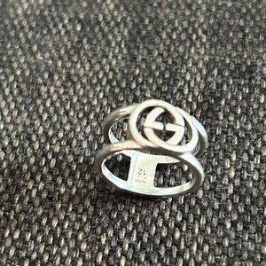Gucci silver interlocking G ring